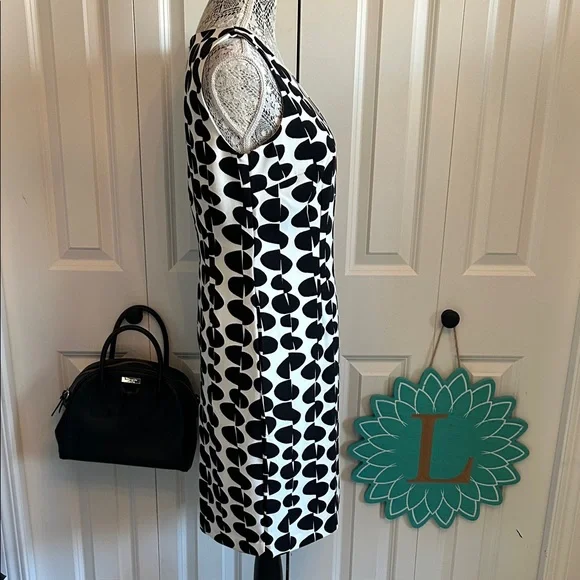 Stylish Ann Taylor Black and White Patterned Dress Size 4 - Picture 5 of 12
